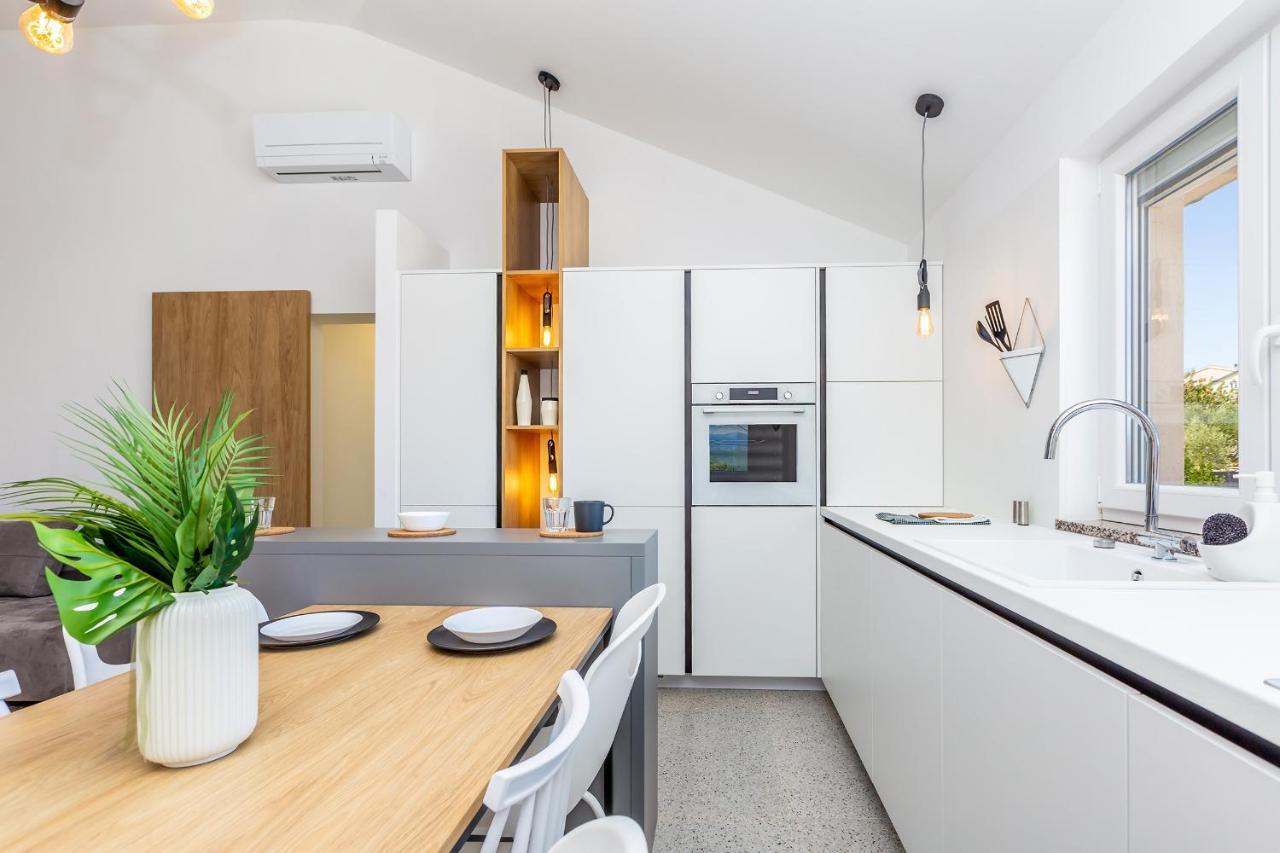 Apartment Laurus Salatić エクステリア 写真