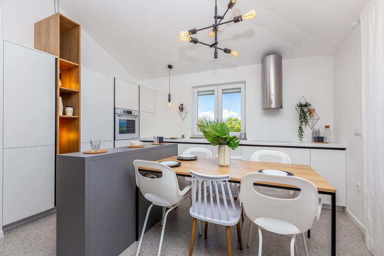 Apartment Laurus Salatić エクステリア 写真